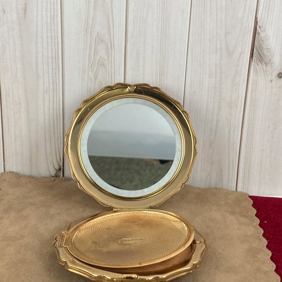 Vintage Stratton Compact Scalloped Edges Beautiful Art Nouveau Floral Bouque - Picture 3 of 6